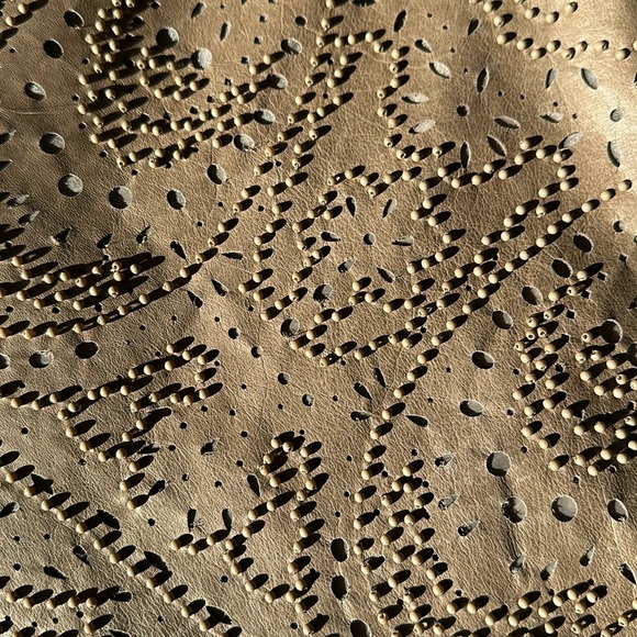 VTG leather perforated and beaded skirt! Western look. Soft leather. Size 8/10 - Picture 3 of 7